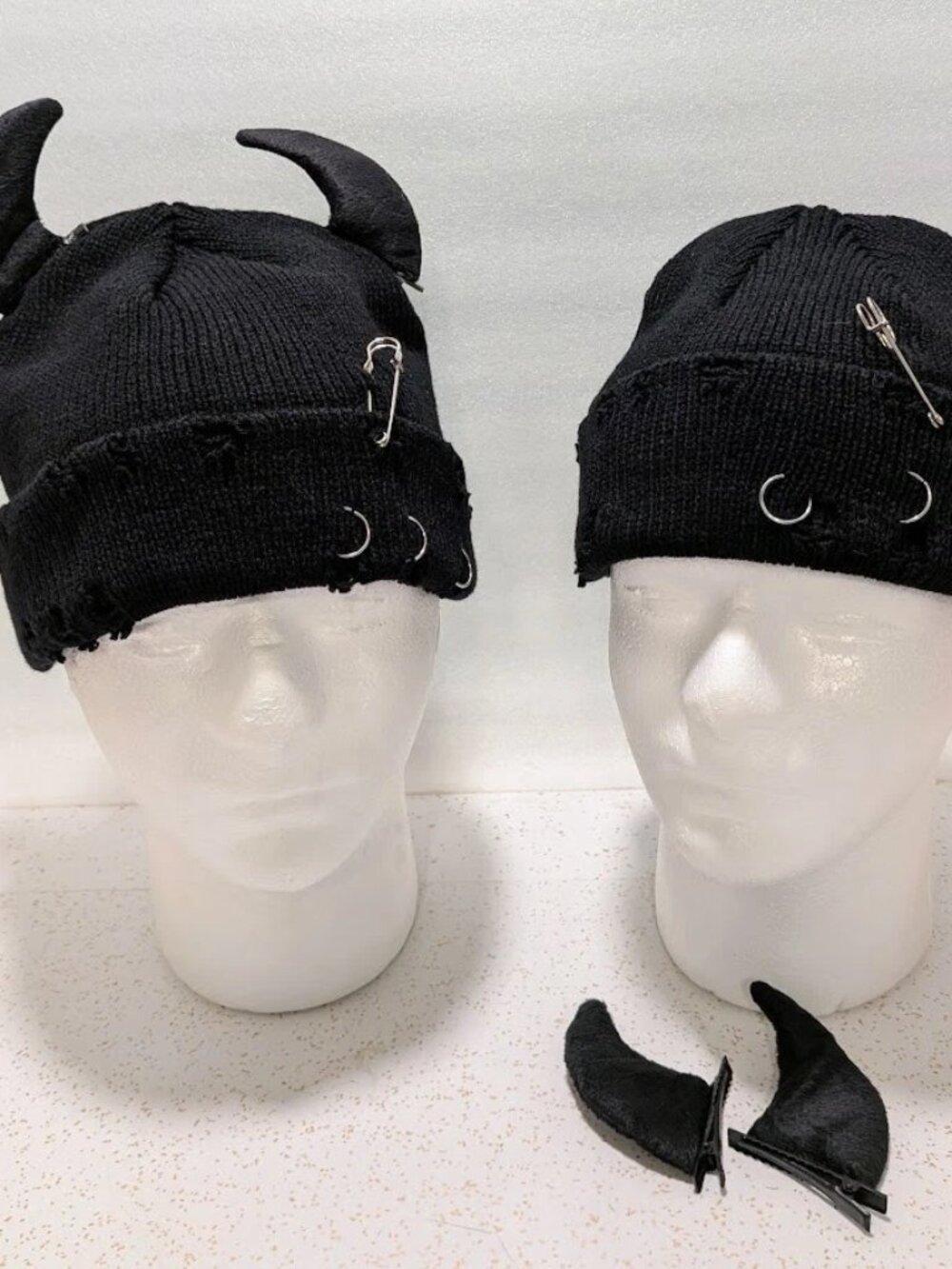 🖤 Y2K Gothic Punk Devil Horn Distressed Beanie Hat Set Unisex